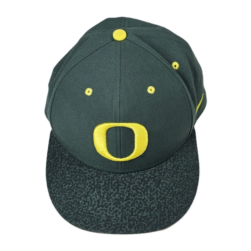 Nike True Oregon Ducks Hat Snapback Cap Green Yellow Elephant Print Flat Brim